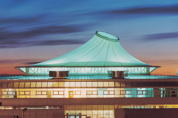 膜結(jié)構(gòu)停車棚為什么要選擇單側(cè)支撐？